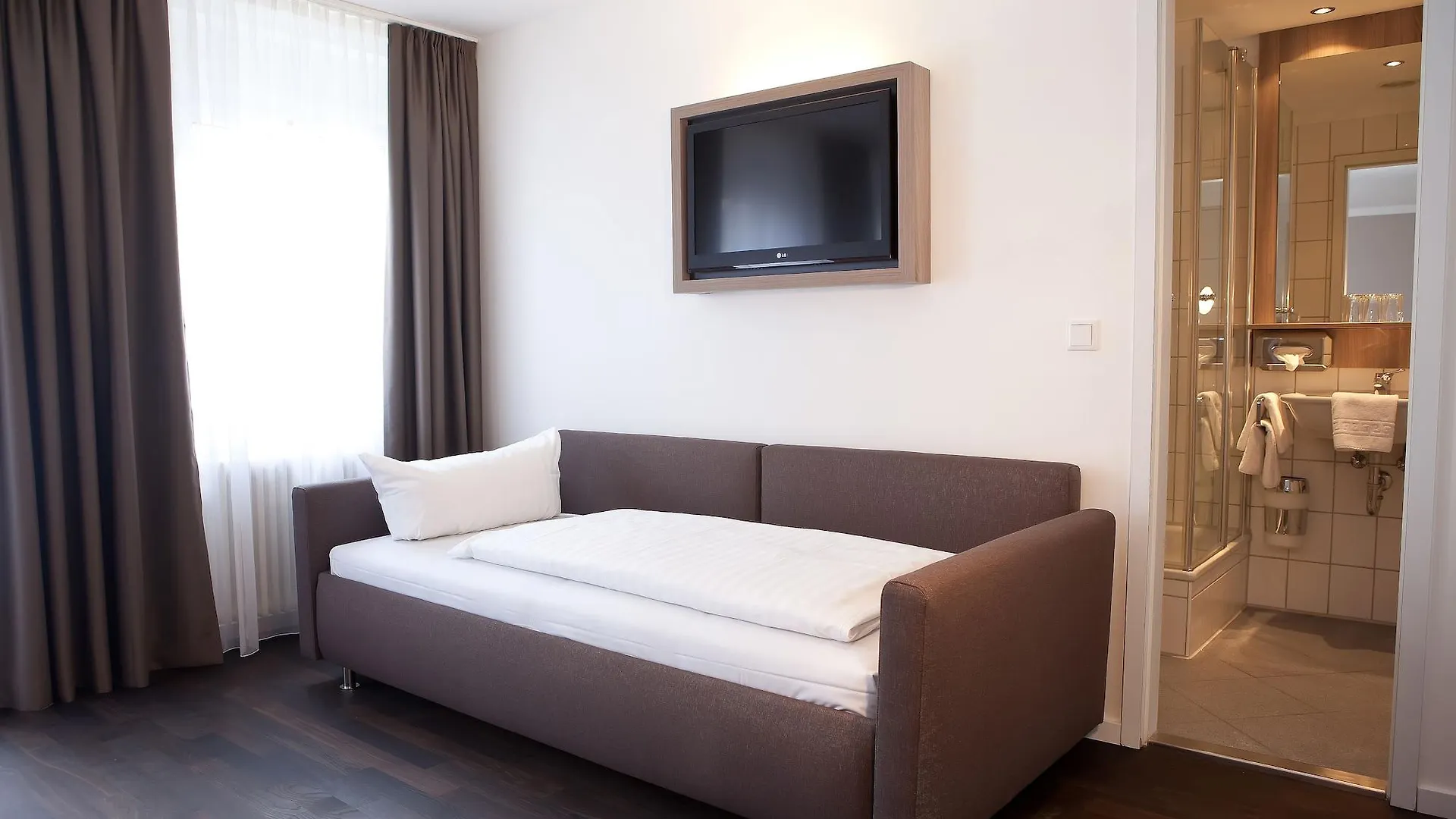 Manhattan Hotel Frankfurt nad Mohanem