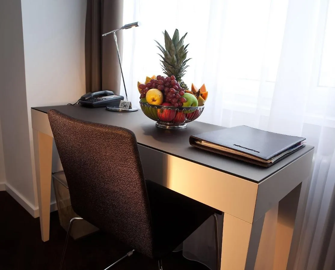 Manhattan Hotel Frankfurt nad Mohanem 4*,