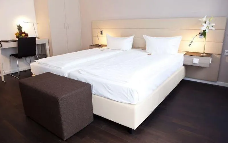Manhattan Hotel Frankfurt nad Mohanem 4*,