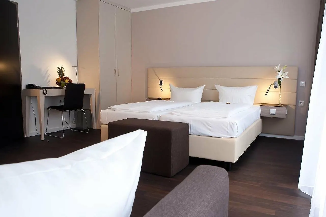 Manhattan Hotel Frankfurt nad Mohanem 4*,